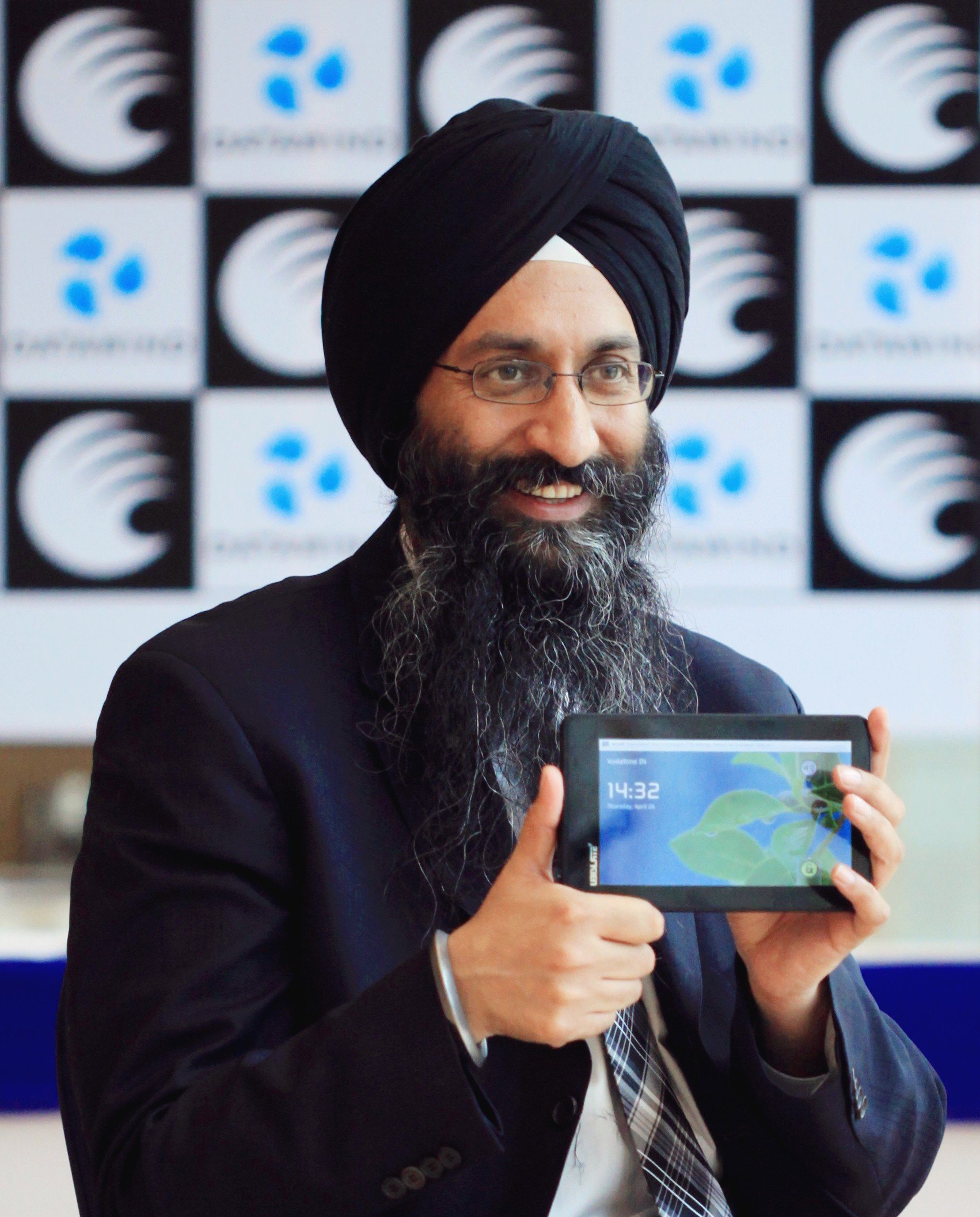 Suneet Singh Tuli President CEO DataWind Inc